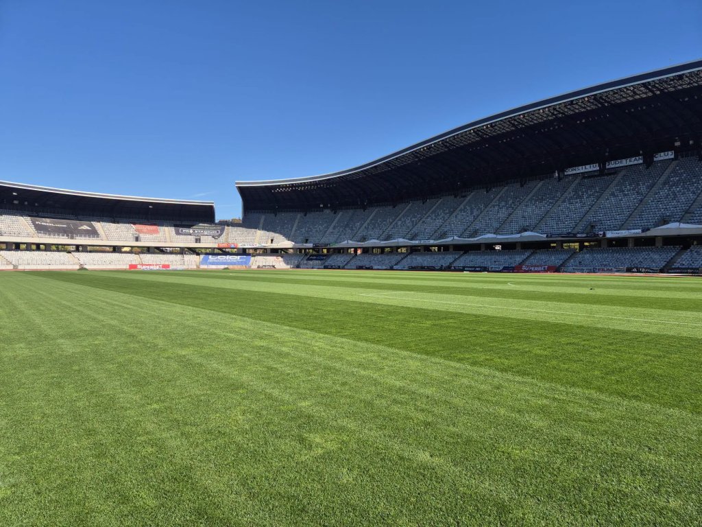 Cluj Arena: gazonul este pregătit pentru meciul Universitatea Cluj - Rapid de luni, de la ora 21.00