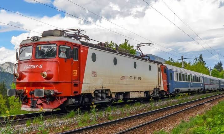Cluj–București cu trenul: două trenuri suferă modificări, iar o parte din drum se face cu autocarul