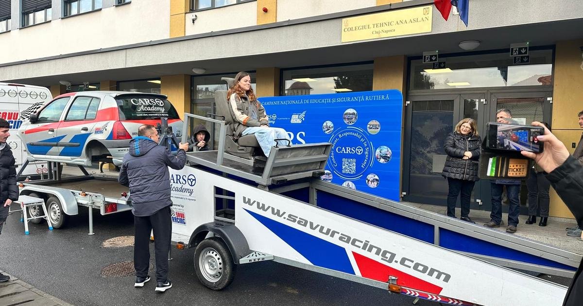 Cluj: CARS Experience aduce pe Bulevardul Eroilor simulatoare și demonstrații despre siguranța rutieră