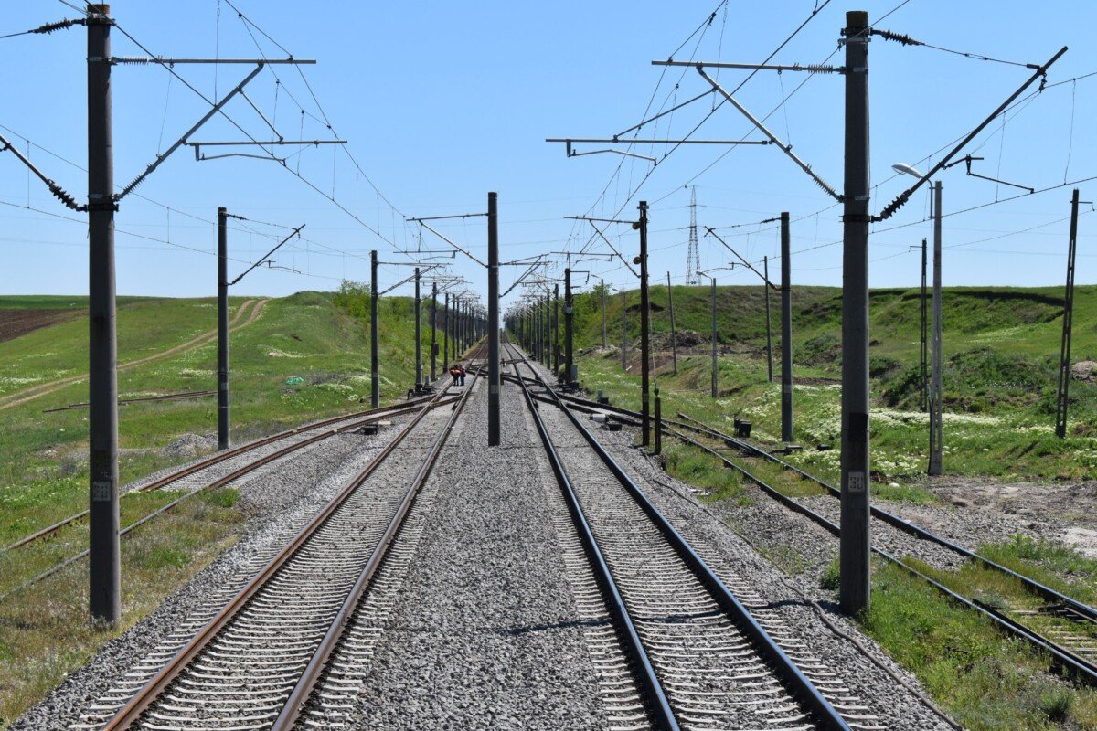 Cluj: CFR lansează licitație pentru studii de electrificare a 381 km de cale ferată în nord-vestul României