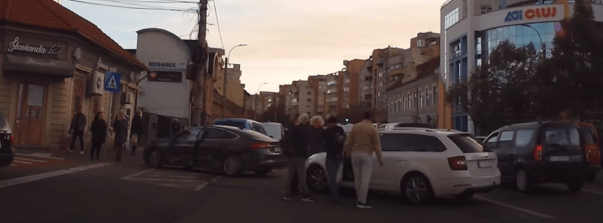 Cluj: ciocnire la intersecția Căii Dorobanților cu strada Petőfi Sándor, implicat un Skoda