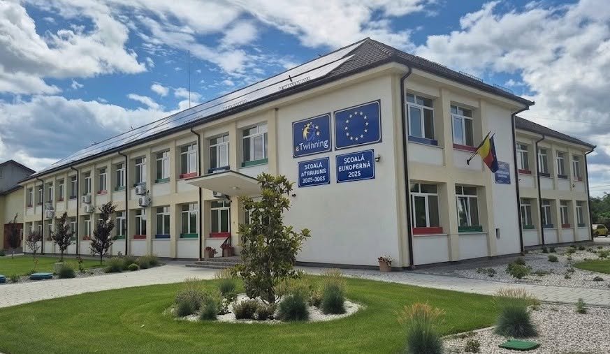 Cluj: directoarea unei școli rurale a atras peste 10 milioane de lei și a câștigat un premiu național