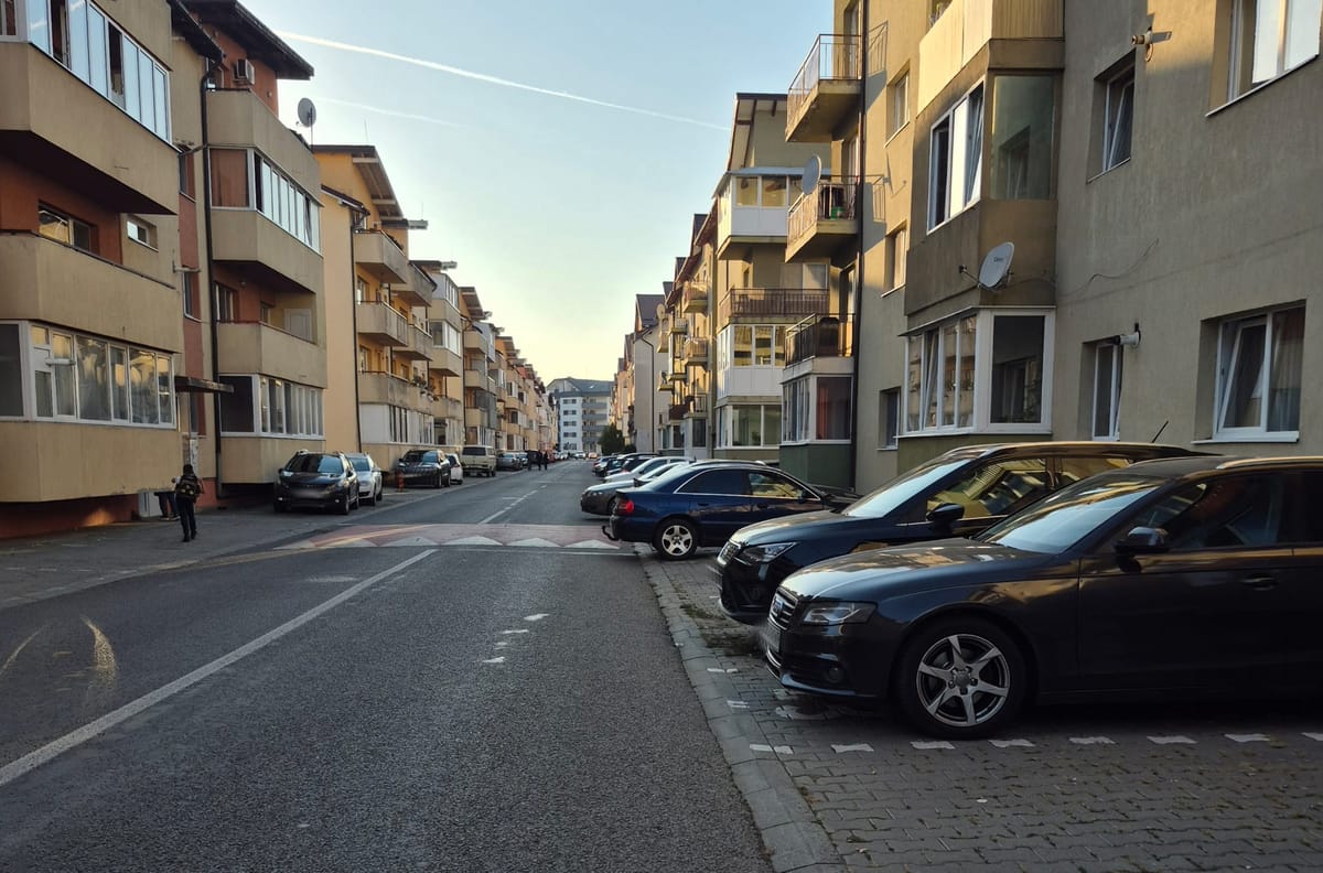 Cluj: locuri de parcare atribuite de primărie, ocupate de alții. Un clujean cere explicații după doi ani