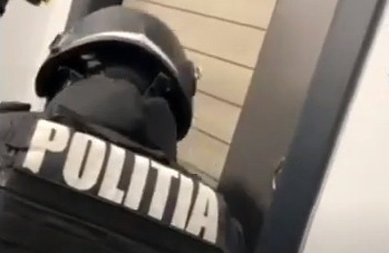 Cluj-Napoca: alertă cu bombă la Liceul „Báthory István”, elevii și profesorii, evacuați după un apel la 112