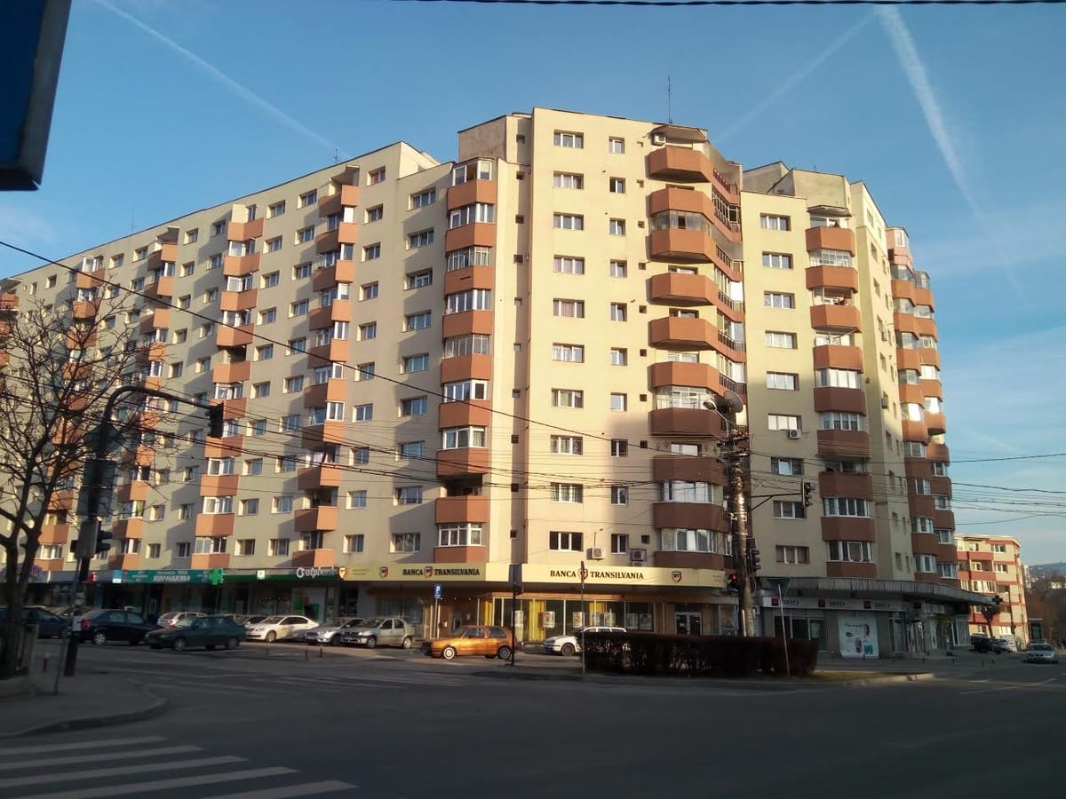 Cluj-Napoca: apartamentele ajung la 3.272 euro pe metru pătrat, în timp ce vânzările de case s-au prăbușit