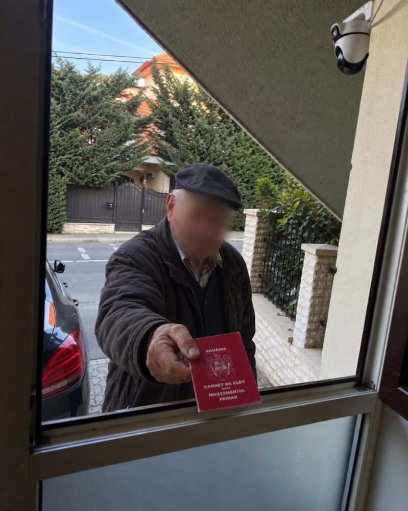 Cluj-Napoca: Bunic aduce la pizzerie carnetul nepoatei cu note excelente pentru surpriză