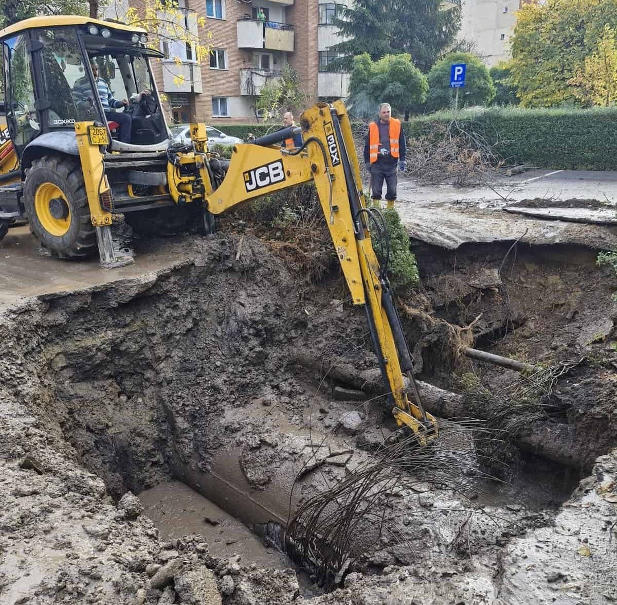 Cluj-Napoca: conducta spartă de pe Calea Dorobanților, lucrări încă o zi, traficul rămâne oprit