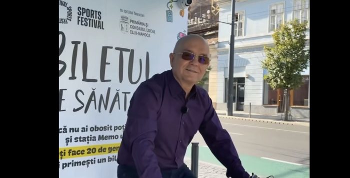 Cluj-Napoca: Emil Boc promovează festivalul „Sports Festival” pedalând și făcând genuflexiuni în centru
