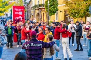 Cluj-Napoca: flashmob cu peste 30 de instrumentiști anunță ediția a VIII-a a Festivalului „Dumitru Fărcaș