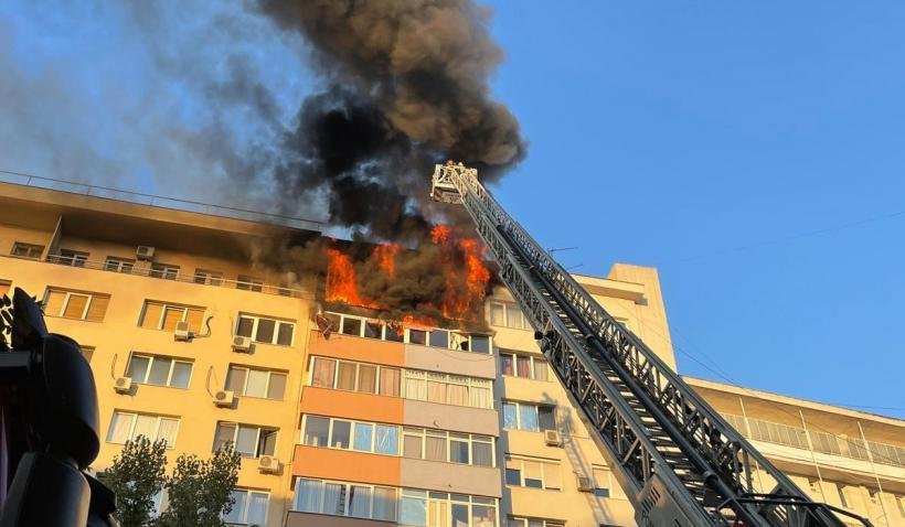 Cluj-Napoca: incendiu la uscătorul de haine de pe balconul unui bloc, două persoane s-au autoevacuat