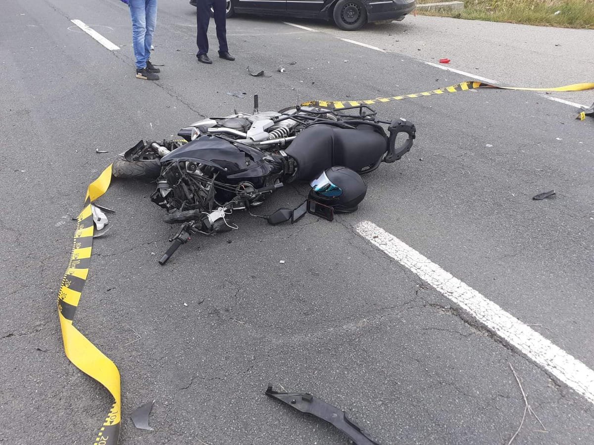 Cluj-Napoca: motociclist de 19 ani, îngrijit medical după un accident cu o mașină pe Calea Florești