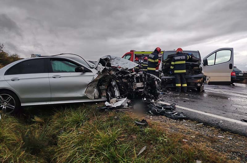 Cluj-Napoca: patru adulți și doi minori, duși la spital după un accident pe Calea Turzii