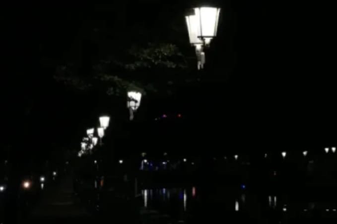 Cluj-Napoca: pietonii sunt în pericol pe o alee cu iluminat slab, reclamă locuitorii pe timpul nopții