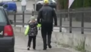 Cluj-Napoca: pietonii sunt nevoiți să meargă pe carosabil din cauza lucrărilor de pe o stradă