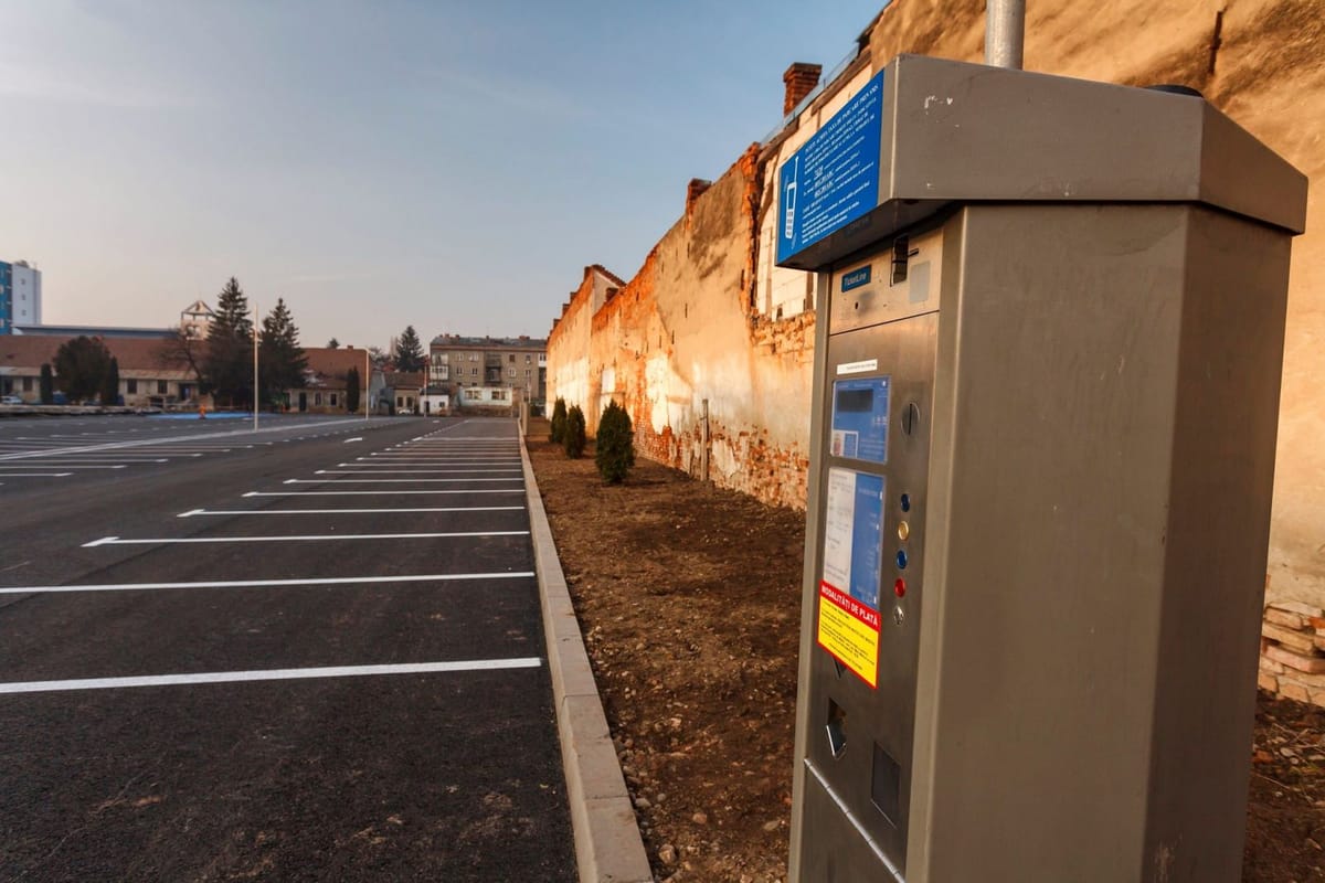 Cluj-Napoca: Primăria vrea bariere și plată automată în parcarea de pe strada Năvodari, de 910.000 lei