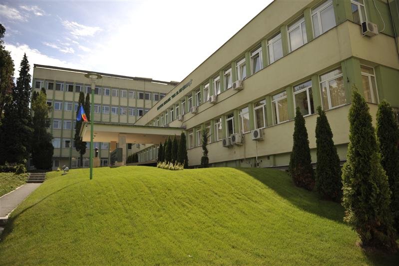 Cluj-Napoca: prima panglică umană împotriva cancerului din România, în Piața Unirii, pe 16 octombrie
