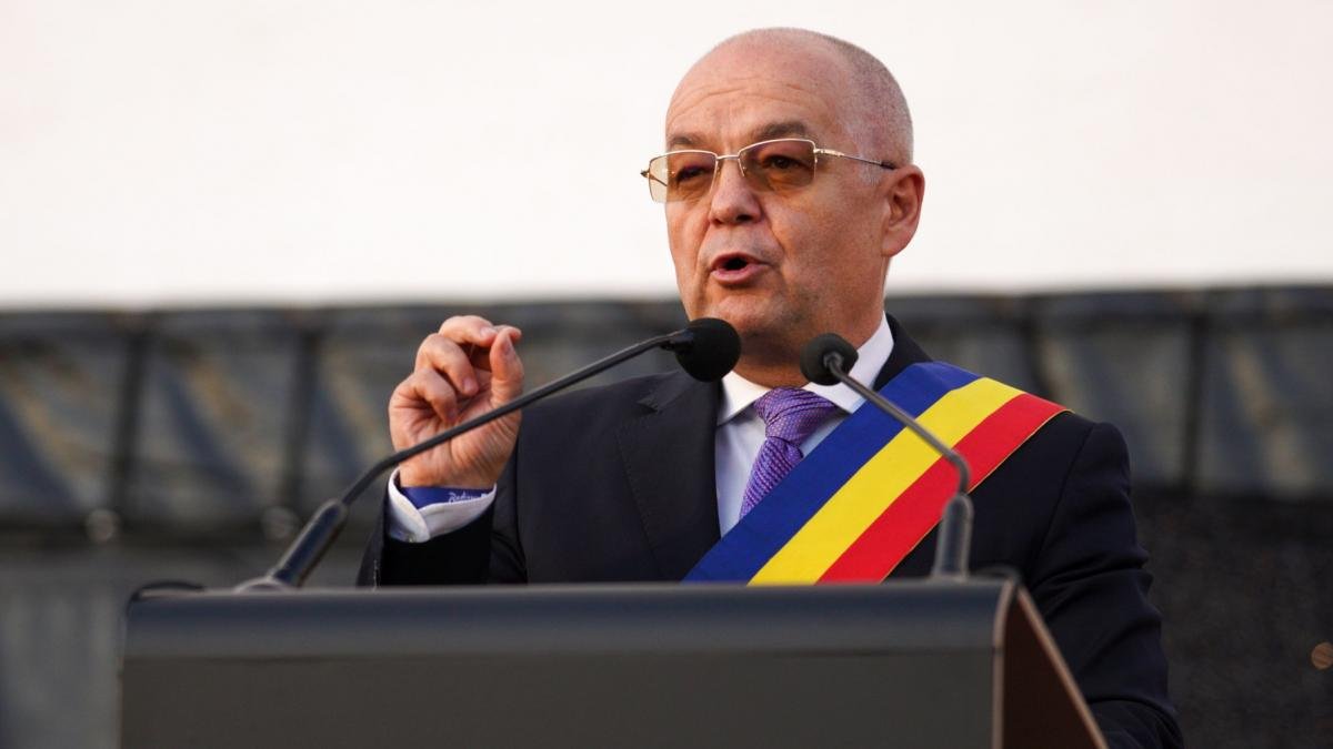 Cluj-Napoca: Primăria a plătit peste 16.000 de euro pentru sisteme de alungare a ciorilor