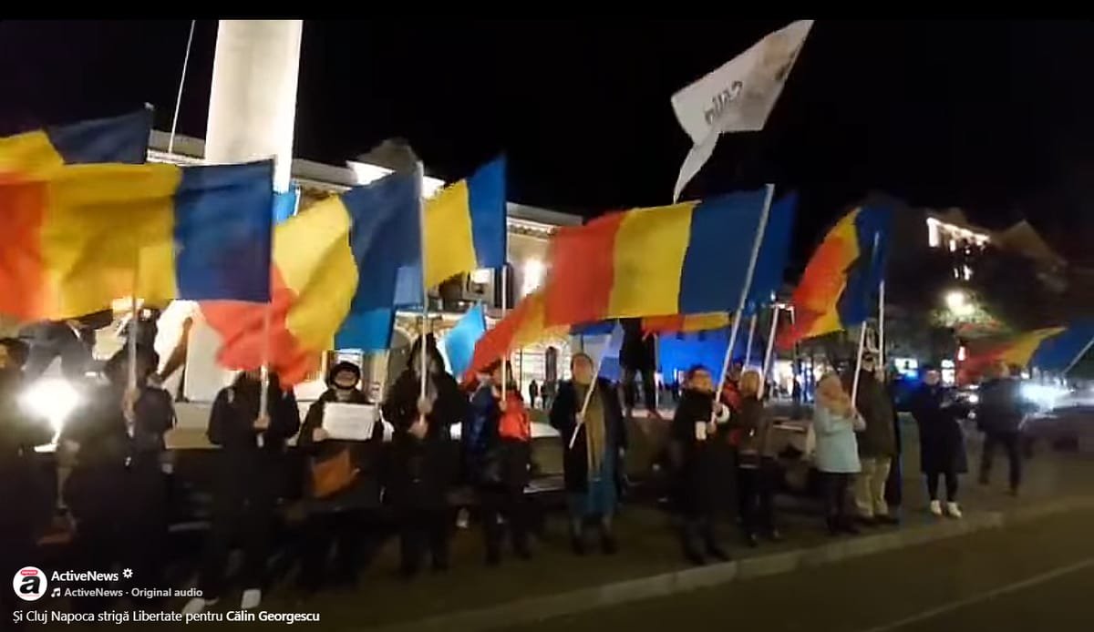 Cluj-Napoca: românii protestează de trei săptămâni împotriva abuzurilor la care este supus Călin Georgescu