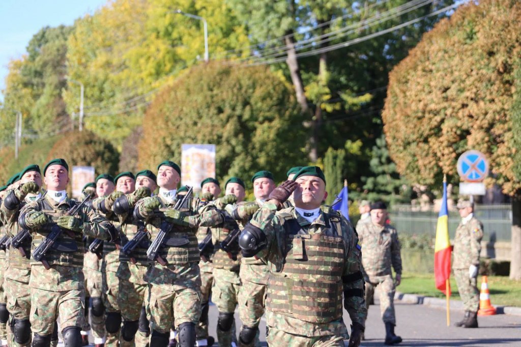 Cluj-Napoca sărbătorește Ziua Armatei Române duminică, cu ceremonie, defilare și survol al aeronavelor