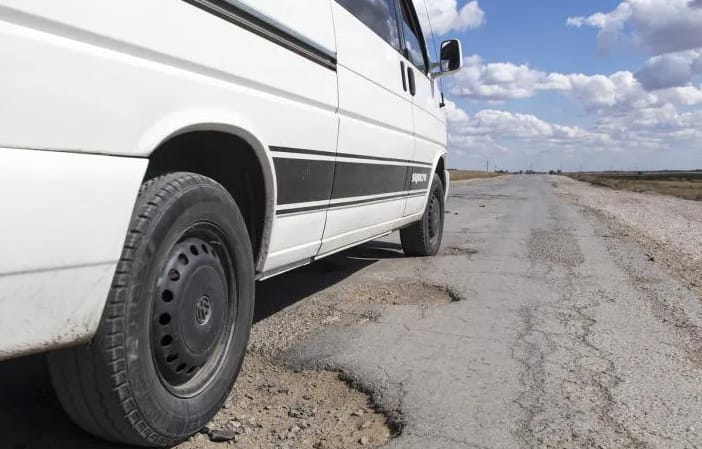Cluj-Napoca: un locuitor cere reducerea taxelor, nemulțumit de drumurile proaste