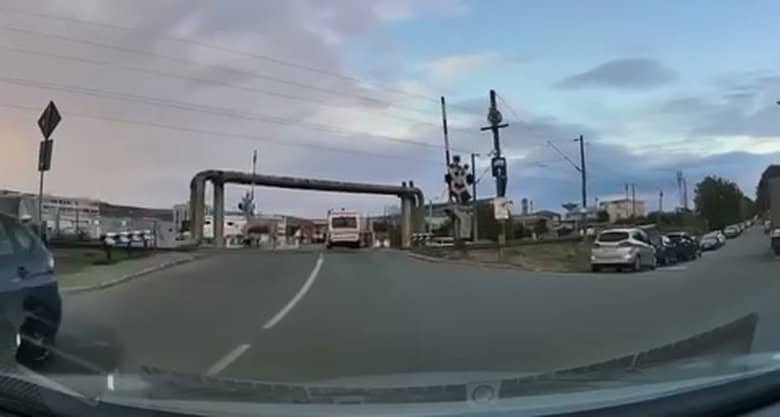 Cluj-Napoca, VIDEO: un șofer se plânge de abuz după ce a fost amendat de polițiști pe o stradă