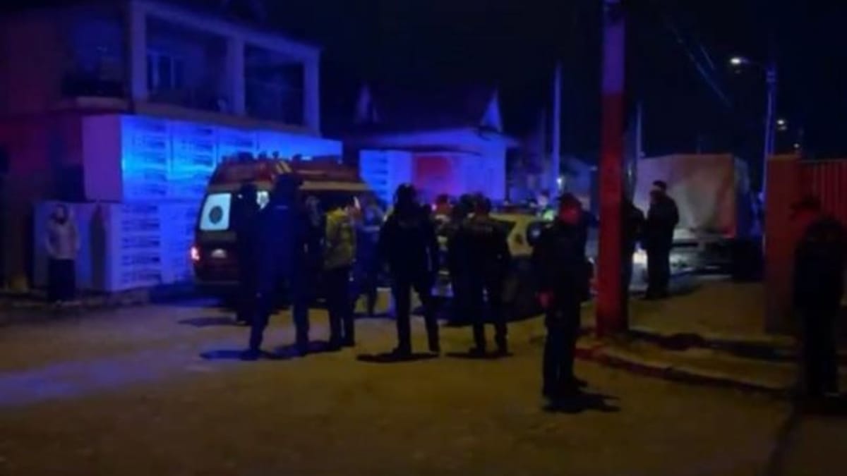 Cluj: opt persoane, între care tineri de 16 ani, reținute după un scandal cu pumni, picioare și distrugeri