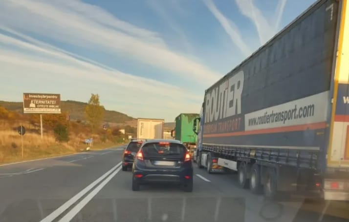 Cluj: patru femei rănite, după un accident pe DN1C în care un camion a lovit o mașină