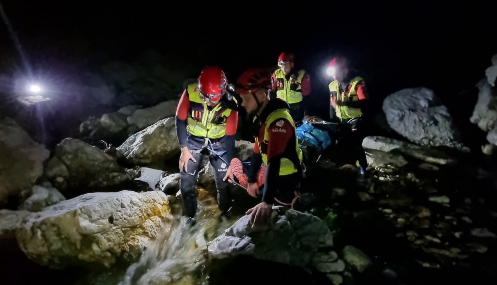 Cluj: salvamontiștii continuă căutările unei persoane dispărute în zona montană