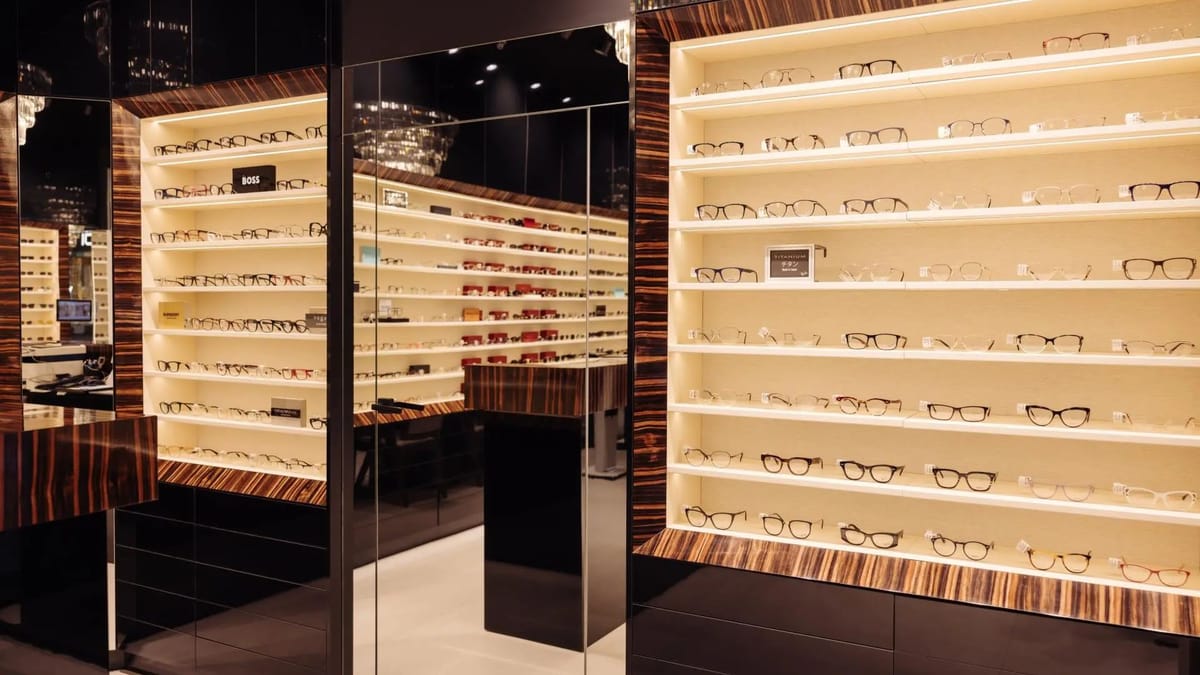 Cluj: studenții primesc reduceri la ochelari de vedere și de soare în Iulius Mall, la Opticris