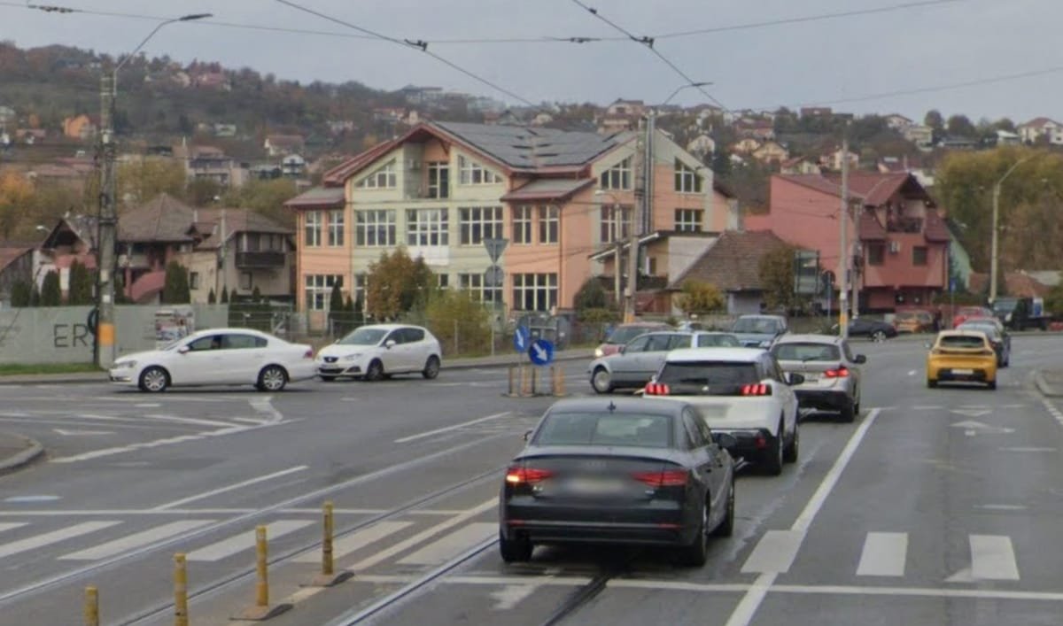 Cluj: un clujean reclamă haosul de la giratoriile de pe strada Oașului, urmărit și amenințat de un șofer