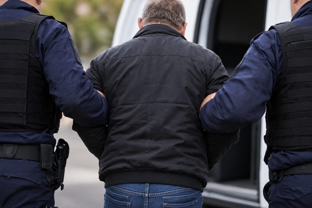 Cluj: un condamnat căutat de luni de zile a fost prins, fiind suspectat că a spart mai multe mașini