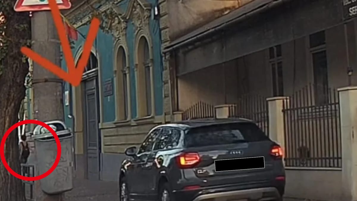 Cluj: un șofer a circulat pe trotuar, în apropierea unui copil cu ghiozdan în spate (VIDEO)