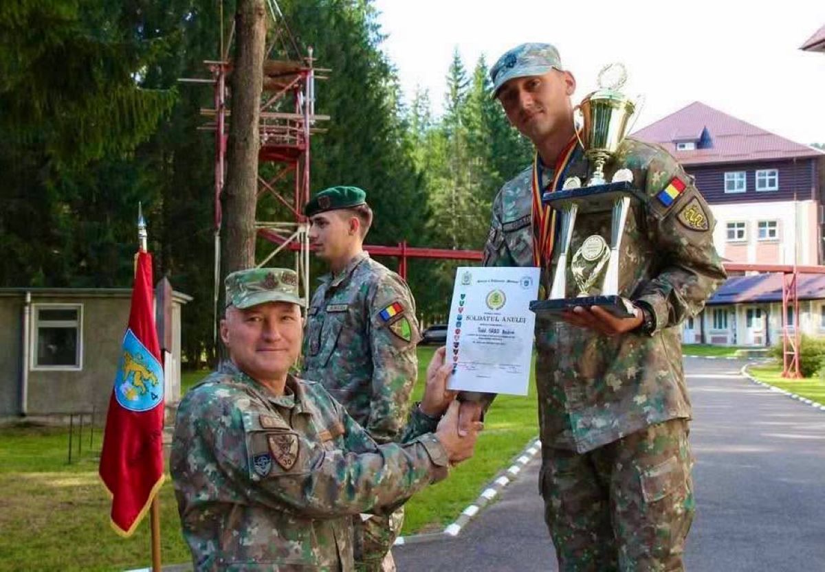 Clujanul Andrei desemnat „Soldatul anului" în Forțele Terestre Române
