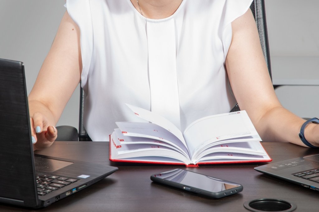 Clujul lansează o bibliotecă digitală cu lecții video gratuite pentru Bacalaureat, predate de profesori clujeni