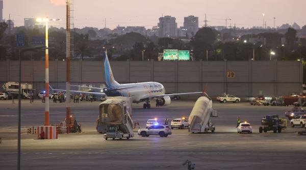 Coșmarul de la bordul avioului FlyDubai. Aeronava a fost grav avariată în timpul aterizării de urgență în Arabia Saudită