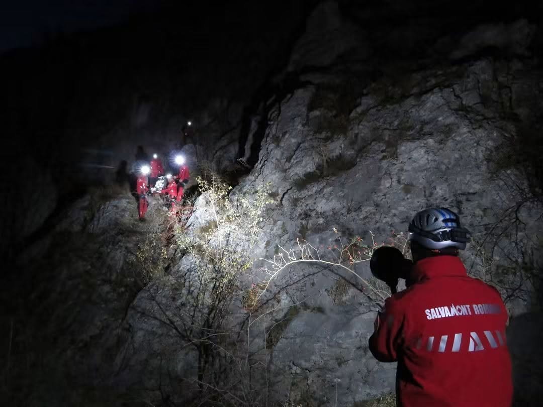 Colții Pietrei, masivul Mehedinți: două persoane au părăsit traseul și se află într-o zonă greu accesibilă