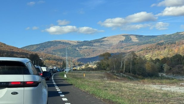 Comarnic: traficul pe Valea Prahovei rămâne la fel de aglomerat, cu sau fără centura