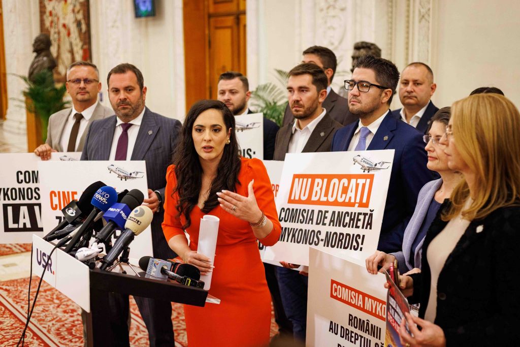 Comisia de anchetă a zborurilor Mykonos și Nordis, propusă de USR, nu a trecut de plenul Camerei Deputaților