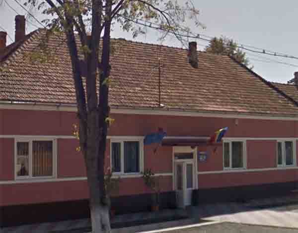 Comuna Bata: Poliția Economică a fost sesizată după ce s-a băgat mâna în banii comunei