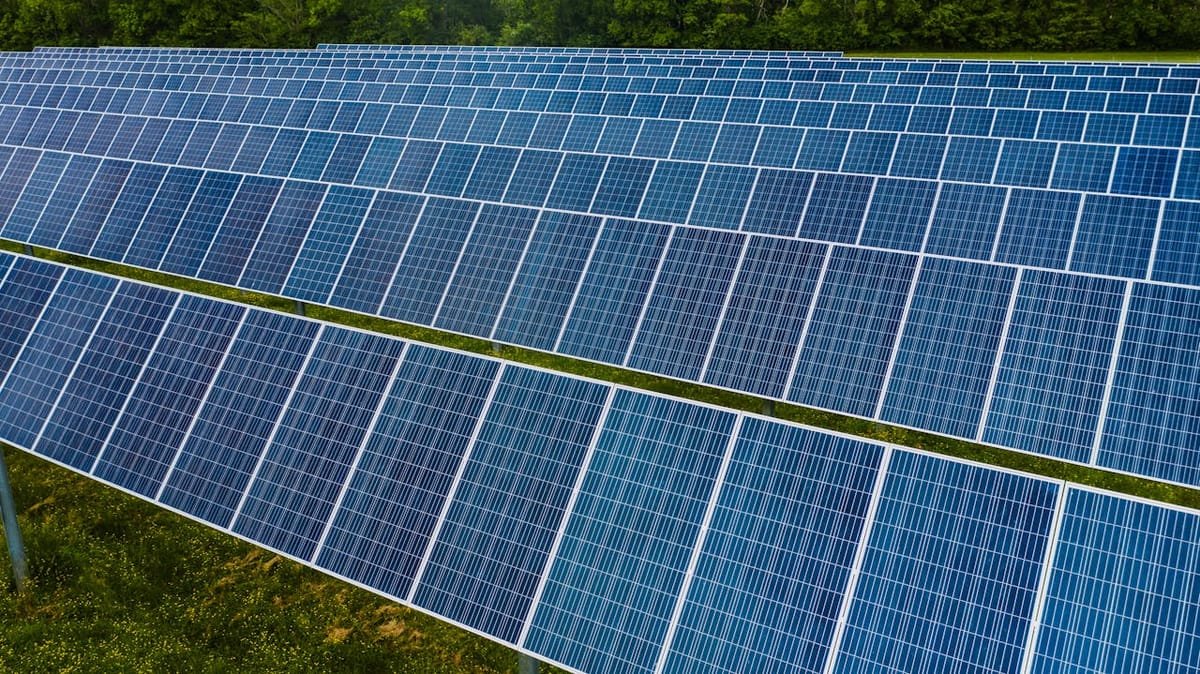 Comuna Vladimirescu, Arad: parc fotovoltaic de peste 500 de milioane de euro, pe 350 de hectare