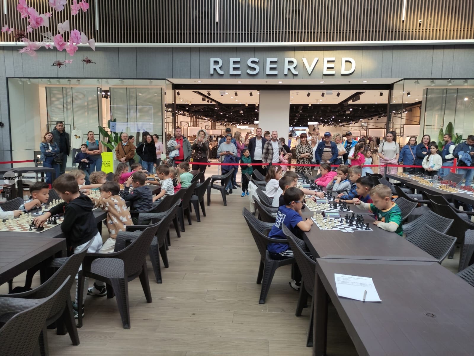Concurs de șah la Shopping City Târgu-Mureș, de Ziua Mondială a Educației