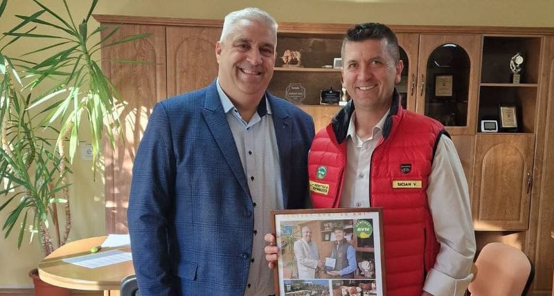 Conducerea companiei Semtest BVN felicitată de primarul comunei Sângeorgiu de Mureș