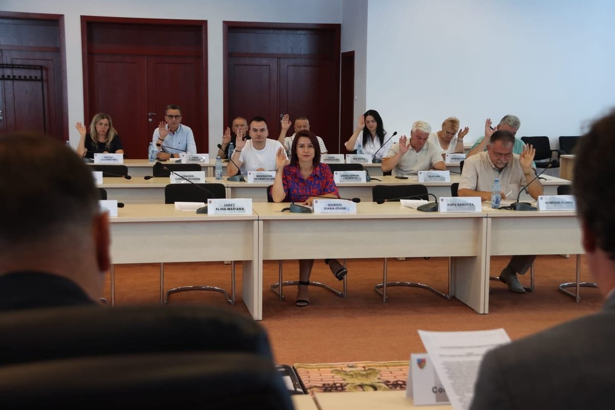 Consiliul Județean Arad convoacă consilierii în ședință pe 5 noiembrie, cu 12 puncte pe ordinea de zi