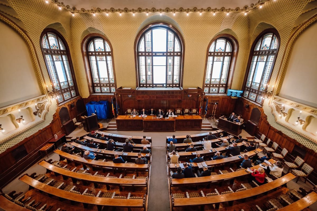 Consiliul Județean Mureș: rectificare bugetară, tarife modificate la deșeuri și investiții în energie verde