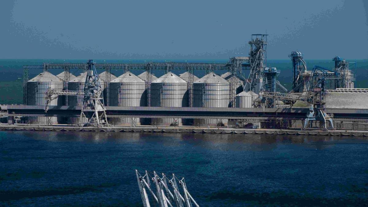 Constanța: cerealele românești, blocate pe calea ferată de marfa din Ucraina, reclamă fermierii
