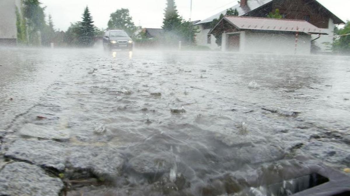 Constanța și alte localități din județ, sub Cod portocaliu: ploi torențiale și vânt puternic