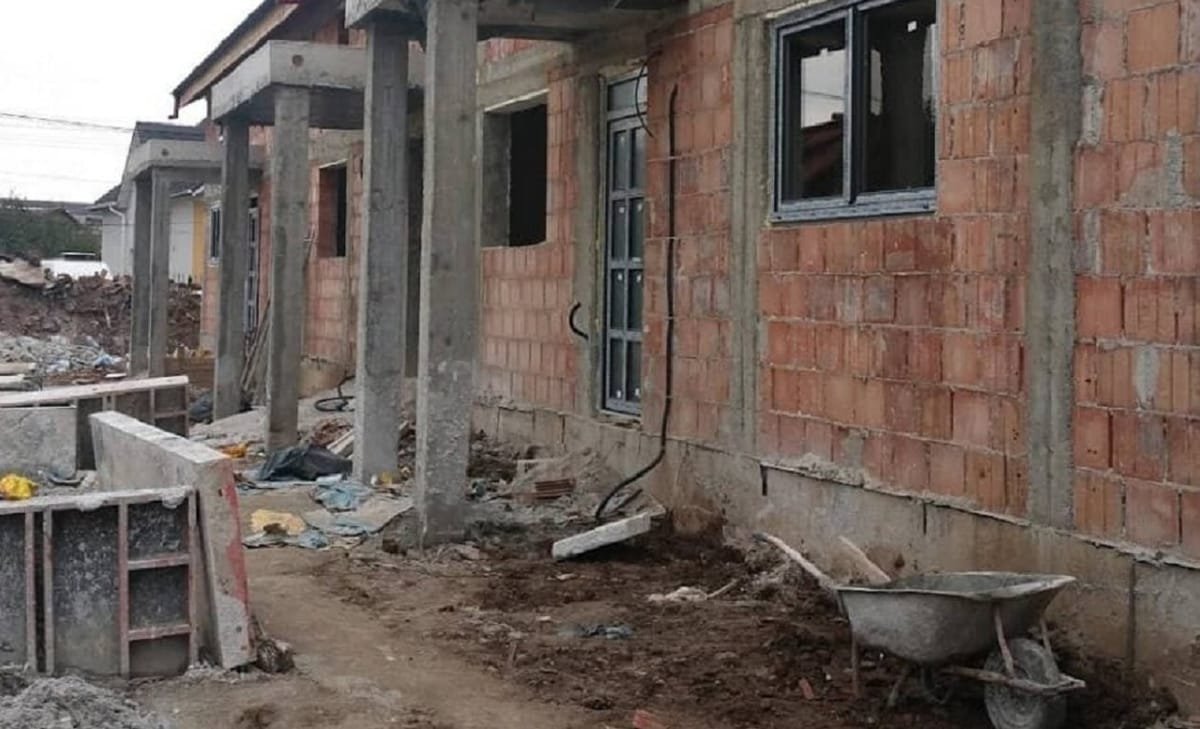 Construcțiile vechi fără autorizație pot fi intabulate pe baza certificatului fiscal și a documentației cadastrale
