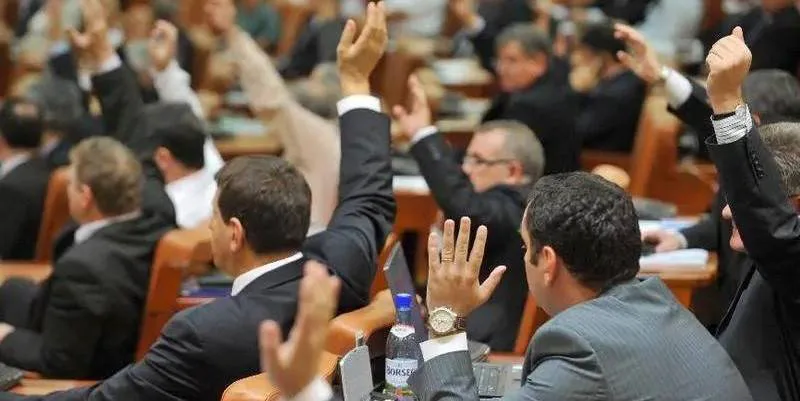 Consumul de droguri ar putea ieși de sub incidența legii penale, potrivit unei inițiative legislative