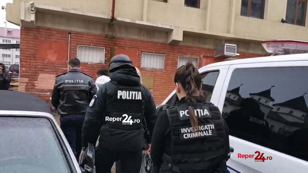 Cornereva: armă de vânătoare și cartușe furate din Poiana Lungă, poliția caută o persoană bănuită