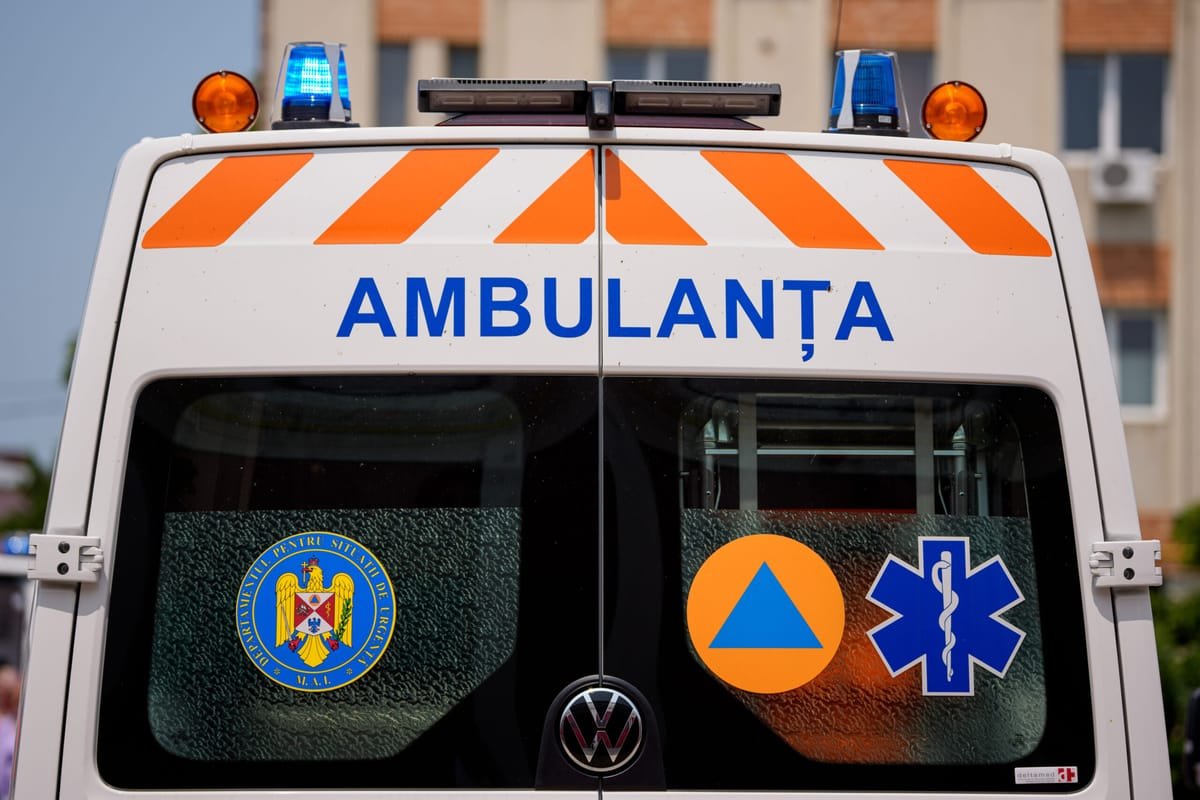 Craiova: accident grav cu un autobuz și o mașină, 7 persoane au nevoie de îngrijiri medicale